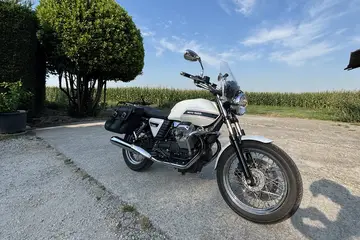Moto Guzzi Breva 750